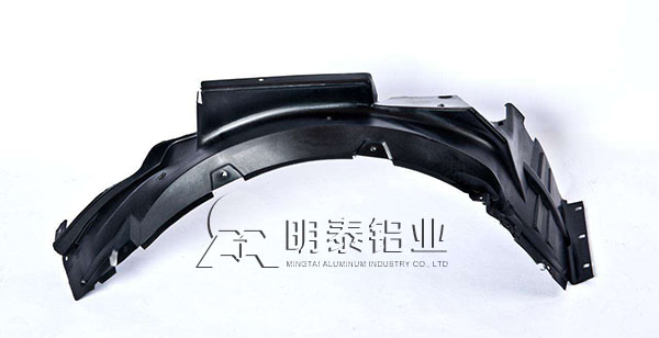 汽車翼子板采用6061鋁板，兼顧美觀的同時又提高了燃油經濟性